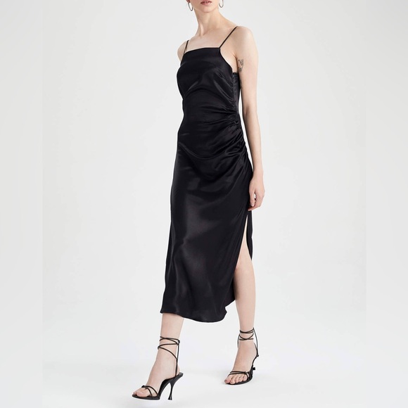 NWOT House Of Harlow stunning black spaghetti strap dress w/ruching & slit side - Picture 2 of 12